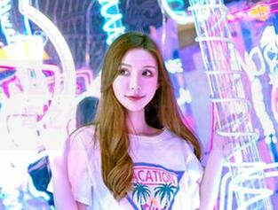 Feilin嗲囡囡 – solo尹菲合集：自拍的神奇之处，就在不经意间。