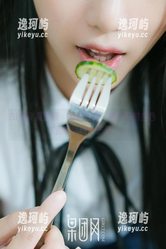 GIRLT果团网-周大萌 GIRLT果团网 - 难以抗拒,周大萌的白色作品高清到骨子里。
