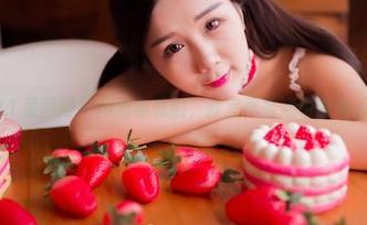 GIRLT果团网 – 周妍希私拍，教室再普通也被她点亮了