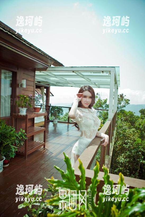GIRLT果团网 - 这组尹意纯的校服写真，友情和青春的气息扑面而来