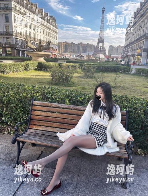 微密圈 - 黑丝儿油亮合集上线，July芝岚的壁纸换个角度看又是另一种风味！