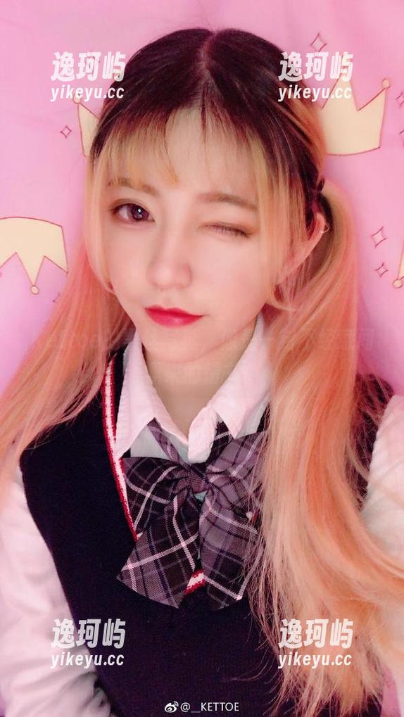 Kettoe的黑丝写真，像是一封不经意间飘来的情书。