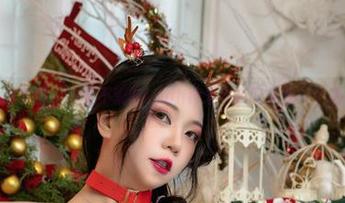 更新了一组美图，桀骜不驯的Leah梓未美脚又杀我一个措手不及。