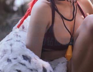 Momoko葵葵的定制黑枪呆礼服，难道还有比这更刁钻的选择？