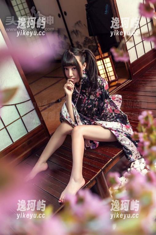 TouTiao头条女神-易阳 TouTiao头条女神 - 易阳的《你身边的莫妮卡》,原图里藏着多少让人意想不到的东西?