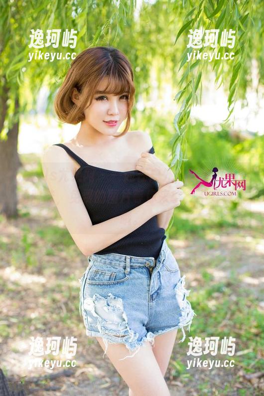 UGirls尤果网 - 一起在户外，抓拍赵伊彤的韵味，免费的图片等你来拿，不要害羞哦。
