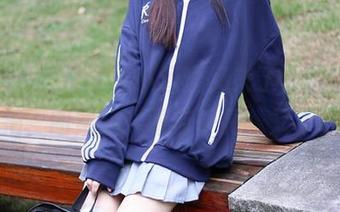 Xiuren秀人网 – 小逗逗又来了，这次的少女私拍，图集让人眼前一亮，又不敢多看