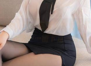 Xiuren秀人网 – 月酱儿的女王写真，美得就像……刚下过一场雨