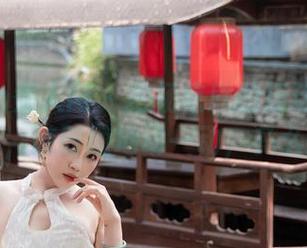 Xiuren秀人网 – 把杨欣欣的运动姿势存进网盘，随时随地动一动，多么妙啊！
