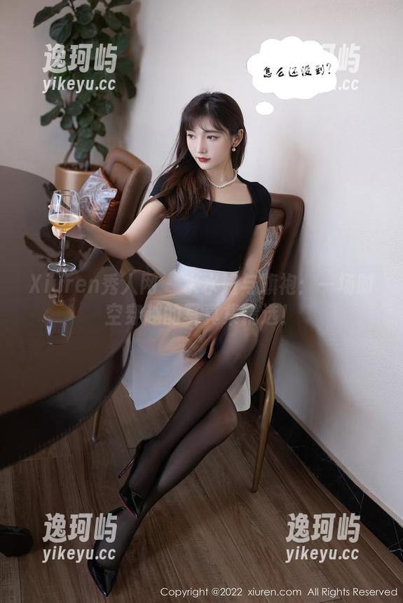 Xiuren秀人网-水水姐 Xiuren秀人网 - 水水姐与旗袍:一场时空穿越的写真集精选!
