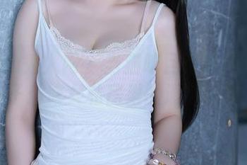 Xiuren秀人网 – 当猫咪巨臀妹妹遇上柱子：修女私房里的遐想时刻