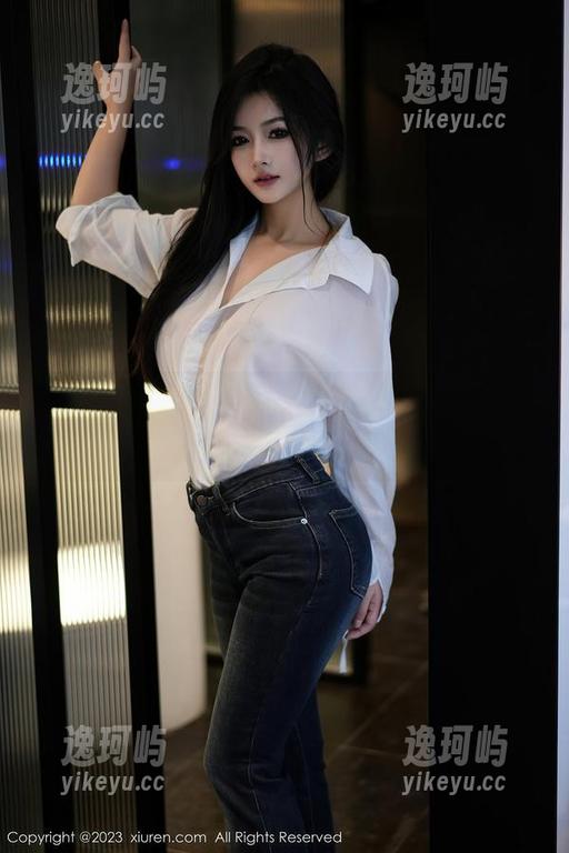 Xiuren秀人网 - 闹双寒夏意，谢小蒽的高清原图在泳池涟漪中轻舞飞扬！