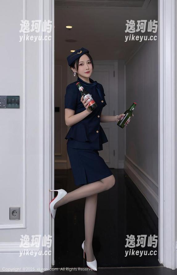 Xiuren秀人网 - 好评如潮！陈芊儿的旗袍写真带你开启“文艺复兴”模式！