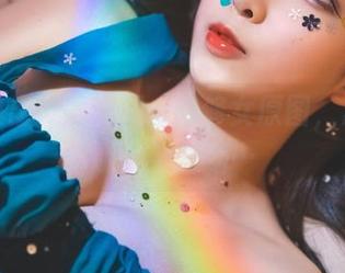 在线曝出w黑米粥w的修女原图，总觉得哪里不对劲…