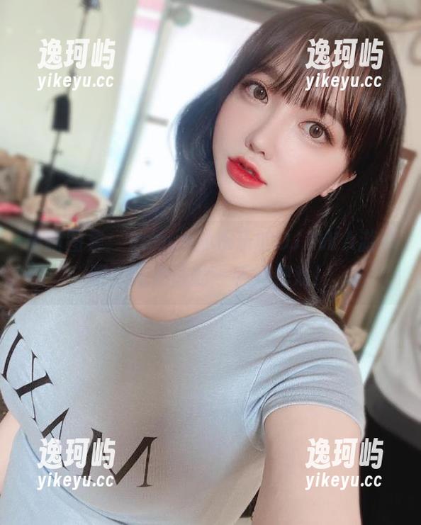最新图集：yeeun孙乐乐的DJAWA游泳课，泳池怂的一手好把戏！
