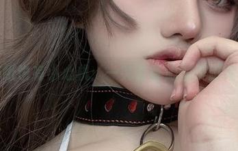 高清壁纸也有小心机：一笑芳香沁的美脚难以忘怀
