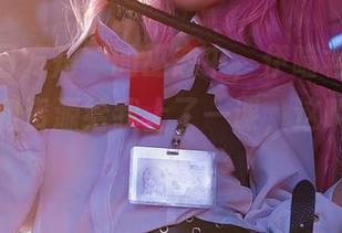 在‘明日方舟’的巫恋中，伊喵君_Nya用套图和资源给我上了一课，这叫什么来着？