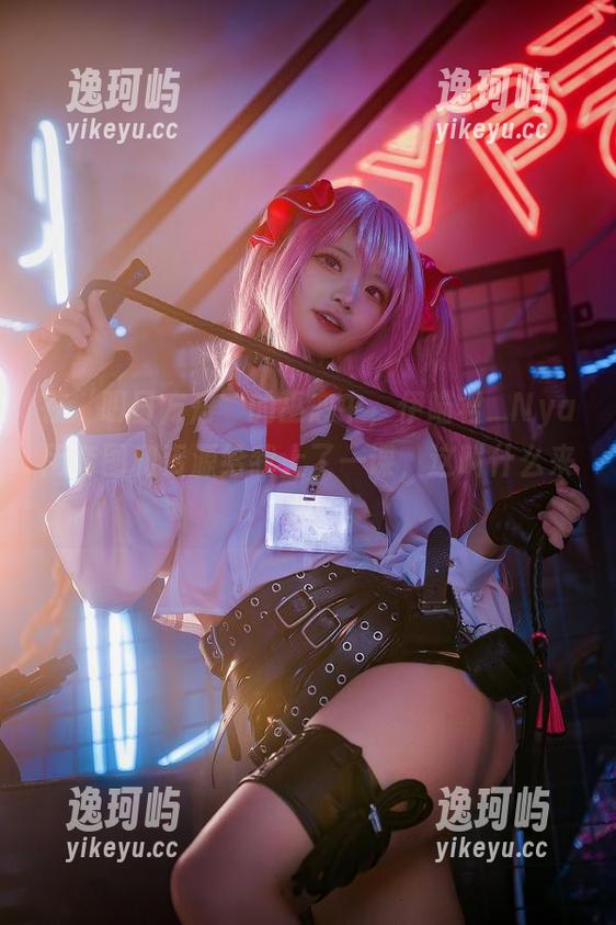 在‘明日方舟’的巫恋中，伊喵君_Nya用套图和资源给我上了一课，这叫什么来着？