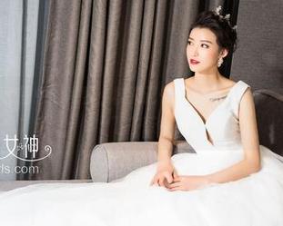 克拉女神 – 套图中的凌雪：校园记忆—假装认真，实际却在思考下午茶！