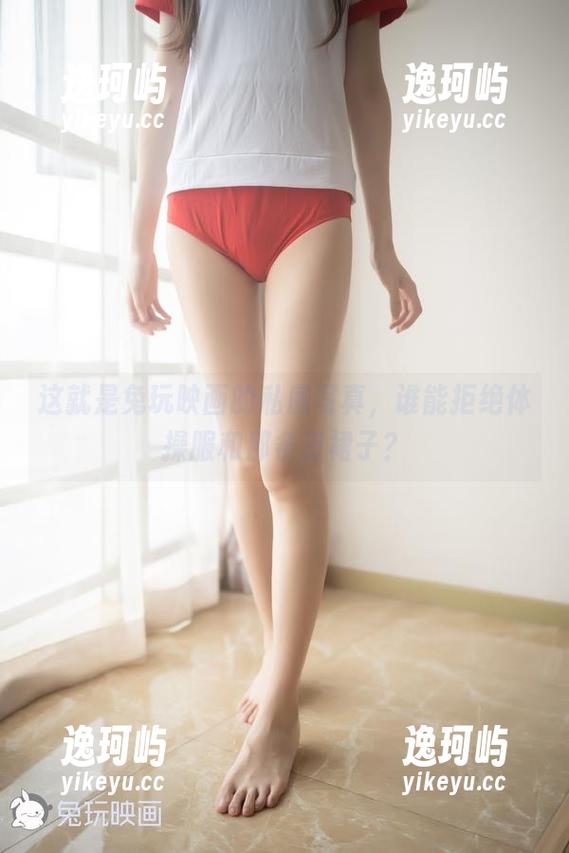 兔玩映画 这就是兔玩映画的私房写真,谁能拒绝体操服和那条蓝裙子?