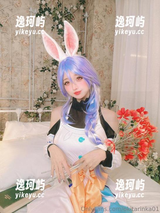 冲田凛花rinka的居家私拍：我也想在沙发上随性自在，但太多零食怎么办？