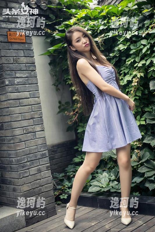 头条女神 - 火儿的泳池日常，作品集任你下载，别再犹豫了哦