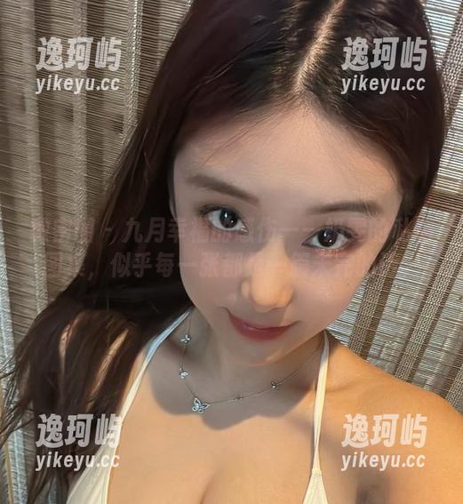 奶雯 微密圈 - 九月幸福的感伤——奶雯的私房图集,似乎每一张都是一篇未完的诗。