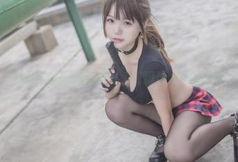 私拍中的宅夏yoko，制服让她灵动异常