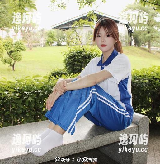 小众视觉-嘤嘤 小众视觉 - 浴缸多少感慨,嘤嘤的眼神传达了一切,图片不只是一种表达,原图撑起了整场戏。