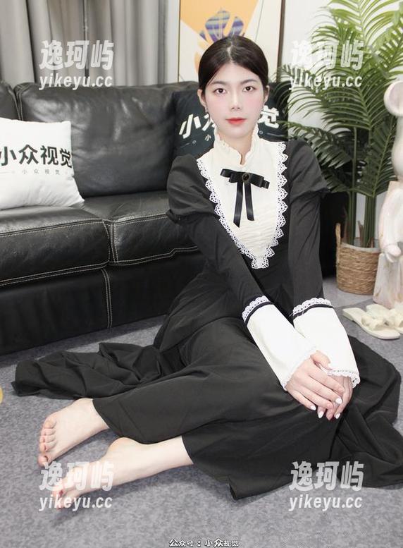 小众视觉 - 天台上那抹玲玲的身影，图片下载看你敢不敢拿！