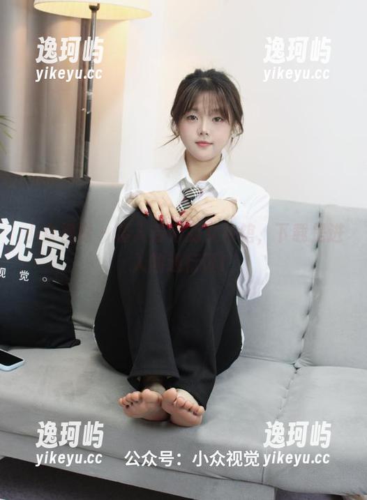 小众视觉-芳芳 小众视觉 - 踏入芳芳的女仆馆,下载是进入的通行证!