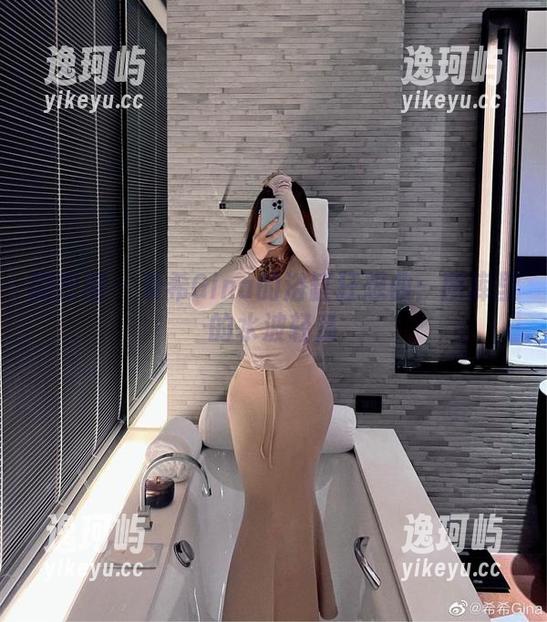 希希Gina 微密圈 - 希希Gina的浴缸狂想曲:图库里的水波轻荡
