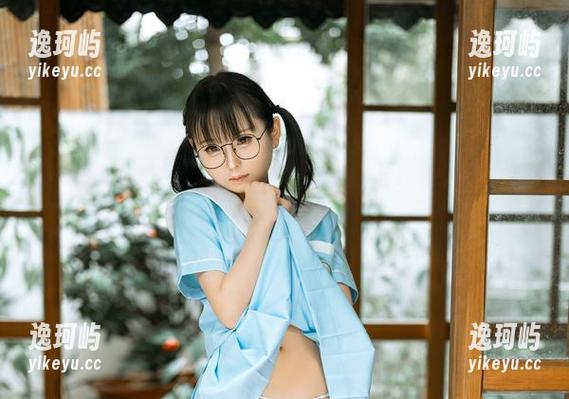 幼水铃衣，不只会糖：她的私拍图集里小蛋糕和JK好会玩儿喔！