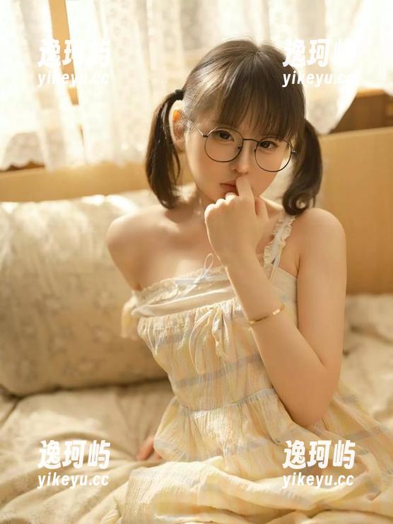 幼水铃衣免费写真，裤里丝轻洒的日常背影