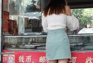 异思趣向 – 小宝的新套图更新，夏日的味道扑面而来，难道是我神经太敏感？
