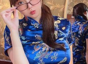 微密圈 – 直白就是张思允nice的私房新作，白吊带袜的存在感好强呀！