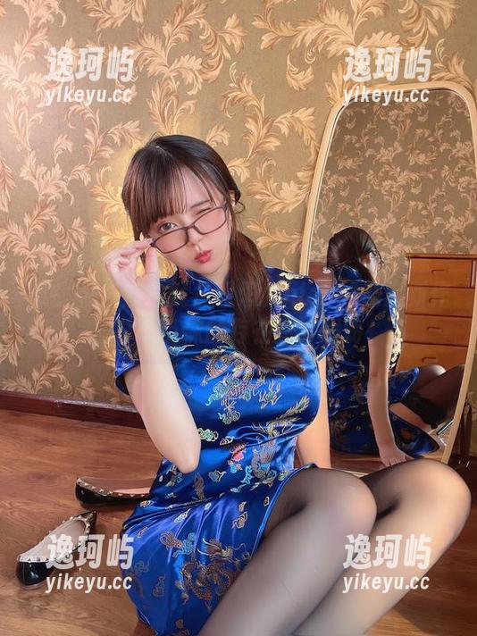 微密圈 - 直白就是张思允nice的私房新作，白吊带袜的存在感好强呀！