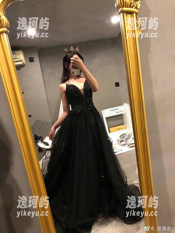 这里有是青水的原图，JK制服版，无需多言，图册的细节更是值得琢磨。