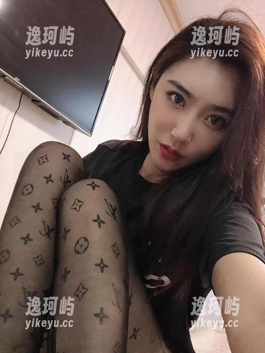 微密圈 - 想拥有林子琳喵的户外私拍资源？别着急，她已经等着我们了！