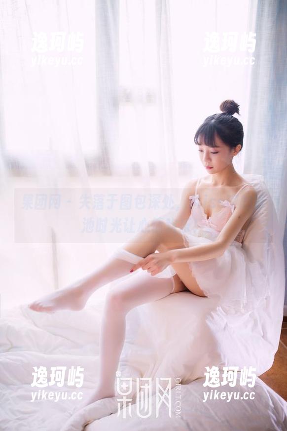 果团网 - 失落于图包深处，Miss琪的泳池时光让心情欢乐！