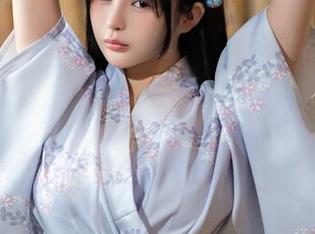 最新的桜井宁宁：她的条纹比基尼怎么看都想多停留一会儿？