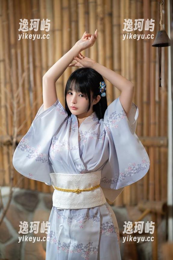 最新的桜井宁宁：她的条纹比基尼怎么看都想多停留一会儿？
