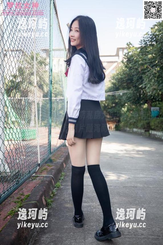 梦丝女神 - 她的牛仔裤私房大揭露，香琪的魅力透过图片倾泻而出。
