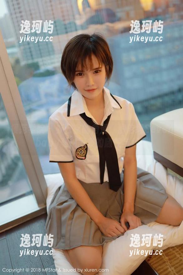 模范学院-柳侑绮Sevenbaby 模范学院 - 办公室的角落:柳侑绮Sevenbaby私拍图集的随性与舒适