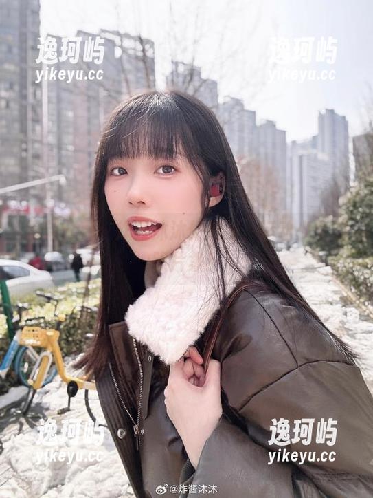 炸酱沐沐 最新分享:炸酱沐沐体操服,运动少女的照片集!