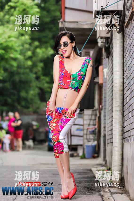 爱丝 - 美图与下载：欣杨学姐的自拍本质乃是‘我是一颗鸡蛋’？