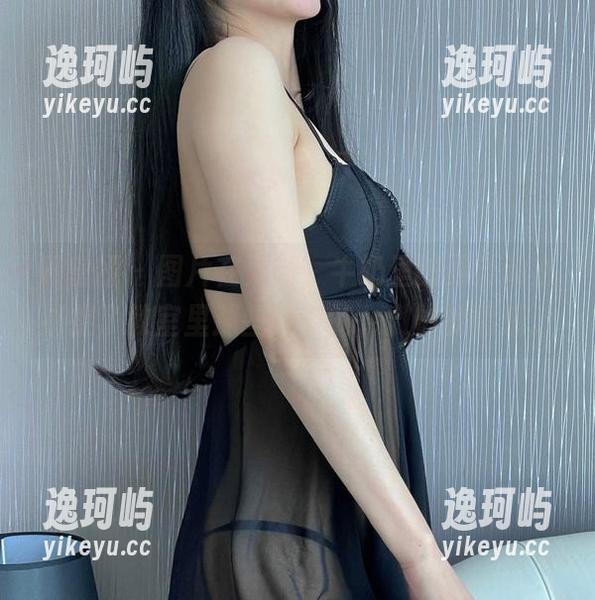 微密圈 - 图片在更新，牛奶里的果汁动态捕捉了教室里那些执着的、微妙的情感。