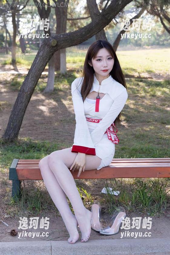 物恋传媒 - 小谷最新封面，礼服+图片=我陶醉的短暂思考。