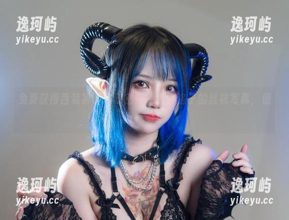 免费获得西装裤下的秘密——狐洛洛子的丝袜写真，值得一看！