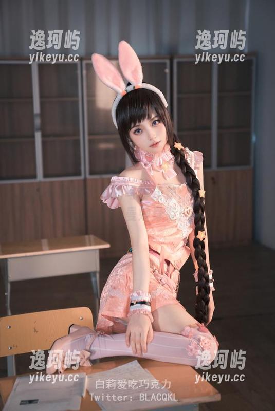 白莉爱吃巧克力的写真新作：关小雨—雨滴下的曼妙身姿！